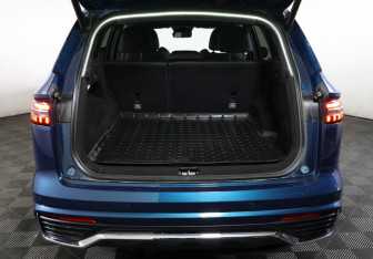 Подержанный автомобиль Geely Monjaro 2024 года (9 фото)