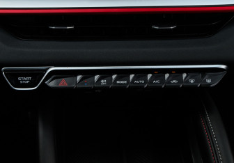 Подержанный автомобиль Geely Coolray 2023 года (20 фото)