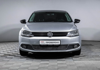 Подержанный автомобиль Volkswagen Jetta Sedan 2013 года (2 фото)
