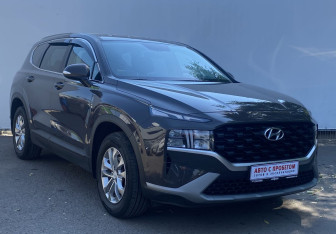 Подержанный автомобиль Hyundai Santa Fe 2022 года (3 фото)