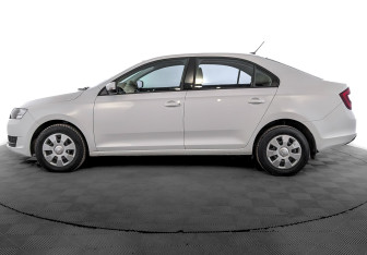 Подержанный автомобиль Skoda Rapid Liftback 2019 года (8 фото)