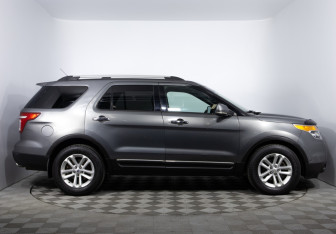 Подержанный автомобиль Ford Explorer 2012 года (4 фото)