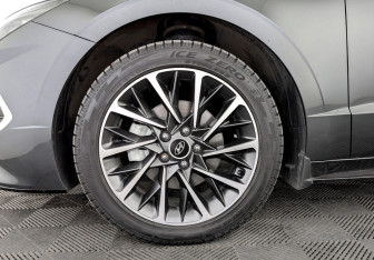 Подержанный автомобиль Hyundai Sonata 2023 года (18 фото)