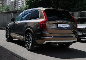 Подержанный автомобиль Volvo XC90 2016 года (6 фото)