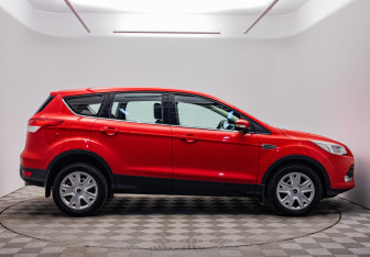 Подержанный автомобиль Ford Kuga 2015 года (6 фото)