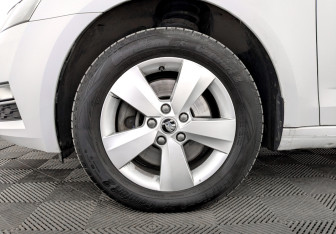 Подержанный автомобиль Skoda Octavia Liftback 2019 года (18 фото)