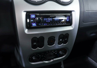 Подержанный автомобиль Renault Sandero 2013 года (12 фото)