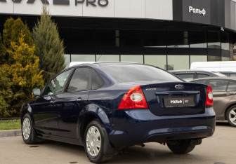 Подержанный автомобиль Ford Focus Sedan 2010 года (5 фото)