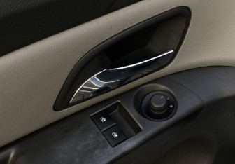 Подержанный автомобиль Chevrolet Cruze Sedan 2013 года (12 фото)