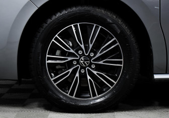 Подержанный автомобиль Volkswagen Multivan 2022 года (6 фото)