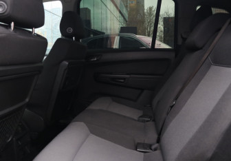 Подержанный автомобиль Opel Zafira Compactvan 2006 года (8 фото)
