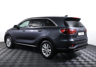 Подержанный автомобиль Kia Sorento 2019 года (7 фото)