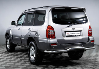 Подержанный автомобиль Hyundai Terracan 2004 года (7 фото)