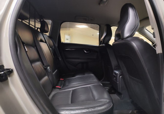 Подержанный автомобиль Volvo XC70 2012 года (13 фото)