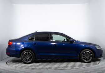 Подержанный автомобиль Volkswagen Jetta Sedan 2012 года (4 фото)