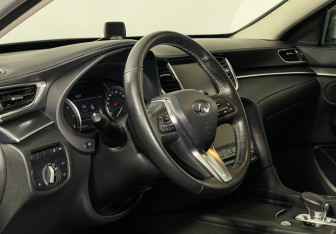 Подержанный автомобиль Infiniti QX50 2018 года (13 фото)