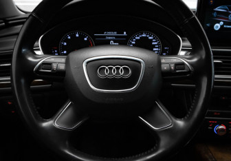 Подержанный автомобиль Audi A6 Sedan 2013 года (10 фото)
