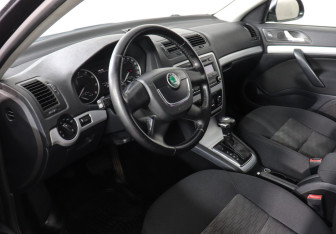 Подержанный автомобиль Skoda Octavia Liftback 2011 года (5 фото)