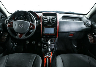 Подержанный автомобиль Renault Duster 2016 года (9 фото)