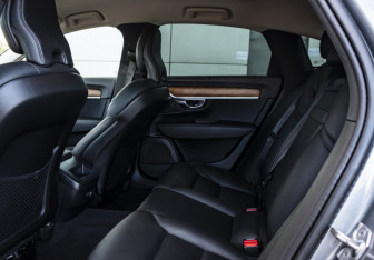 Подержанный автомобиль Volvo S90 2020 года (16 фото)