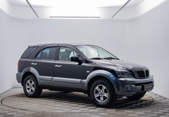 Подержанный автомобиль Kia Sorento 2002 года (3 фото)