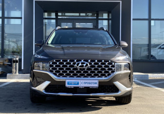 Подержанный автомобиль Hyundai Santa Fe 2021 года (2 фото)