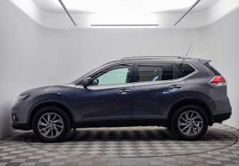 Подержанный автомобиль Nissan X-Trail 2016 года (8 фото)
