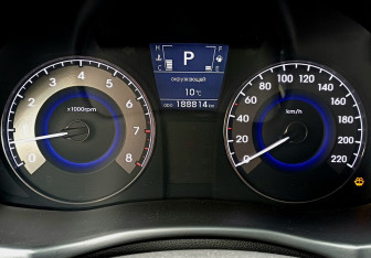 Подержанный автомобиль Hyundai Solaris Hatchback 2013 года (22 фото)