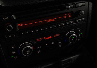 Подержанный автомобиль BMW X1 2011 года (17 фото)
