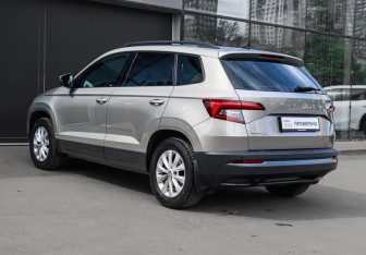 Подержанный автомобиль Skoda Karoq 2021 года (6 фото)