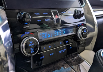 Подержанный автомобиль Toyota Alphard 2020 года (21 фото)