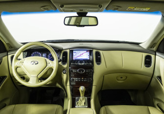 Подержанный автомобиль Infiniti QX50 2014 года (14 фото)