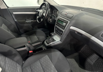 Подержанный автомобиль Skoda Octavia Liftback 2013 года (10 фото)
