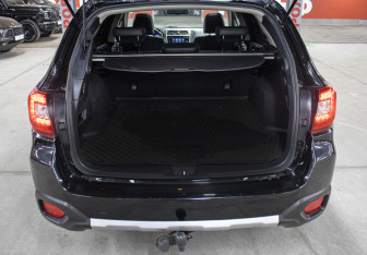 Подержанный автомобиль Subaru Outback Wagon 2018 года (10 фото)