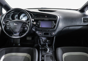 Подержанный автомобиль Kia Ceed Hatchback 2016 года (6 фото)