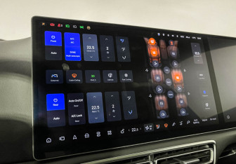 Подержанный автомобиль LiXiang L9 2023 года (19 фото)