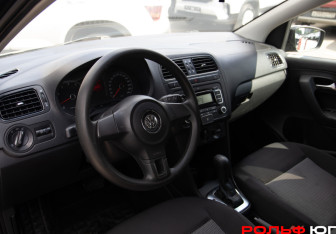 Подержанный автомобиль Volkswagen Polo Sedan 2010 года (10 фото)