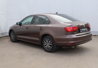 Подержанный автомобиль Volkswagen Jetta Sedan 2016 года (6 фото)