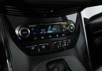 Подержанный автомобиль Ford Kuga 2016 года (14 фото)