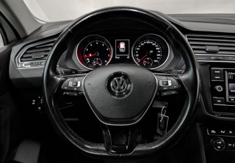 Подержанный автомобиль Volkswagen Tiguan 2018 года (22 фото)