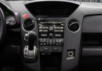 Подержанный автомобиль Honda Pilot 2013 года (17 фото)