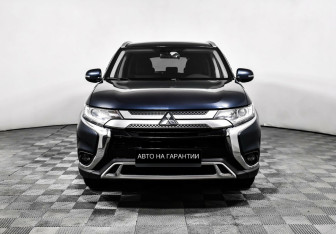 Подержанный автомобиль Mitsubishi Outlander 2020 года (2 фото)