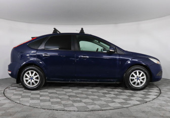 Подержанный автомобиль Ford Focus Hatchback 2008 года (4 фото)