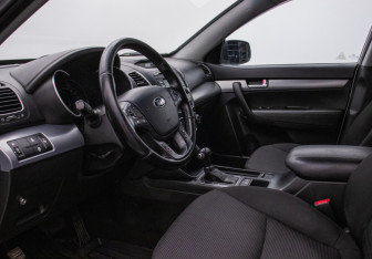 Подержанный автомобиль Kia Sorento 2013 года (9 фото)