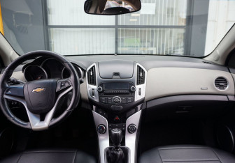 Подержанный автомобиль Chevrolet Cruze Sedan 2013 года (12 фото)