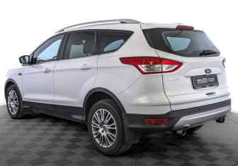 Подержанный автомобиль Ford Kuga 2013 года (7 фото)