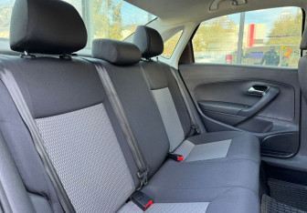 Подержанный автомобиль Volkswagen Polo Sedan 2014 года (11 фото)