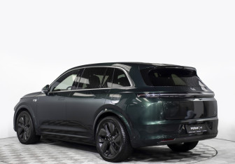 Подержанный автомобиль LiXiang L7 2023 года (7 фото)