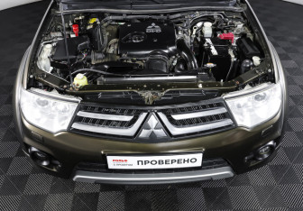 Подержанный автомобиль Mitsubishi Pajero Sport 2015 года (9 фото)