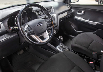 Подержанный автомобиль Kia Rio Hatchback 2014 года (16 фото)